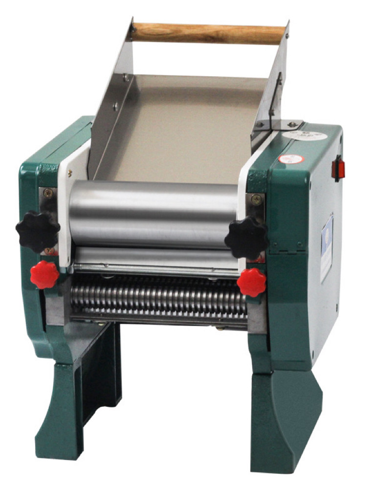 Electric tabletop noodle maker with plastic cover