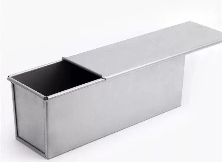 Non-stick aluminium loaf tin with lid
