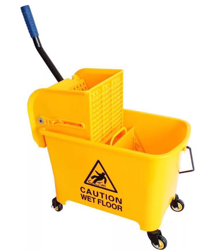 Plastic mop bucket with wringer, 24 L